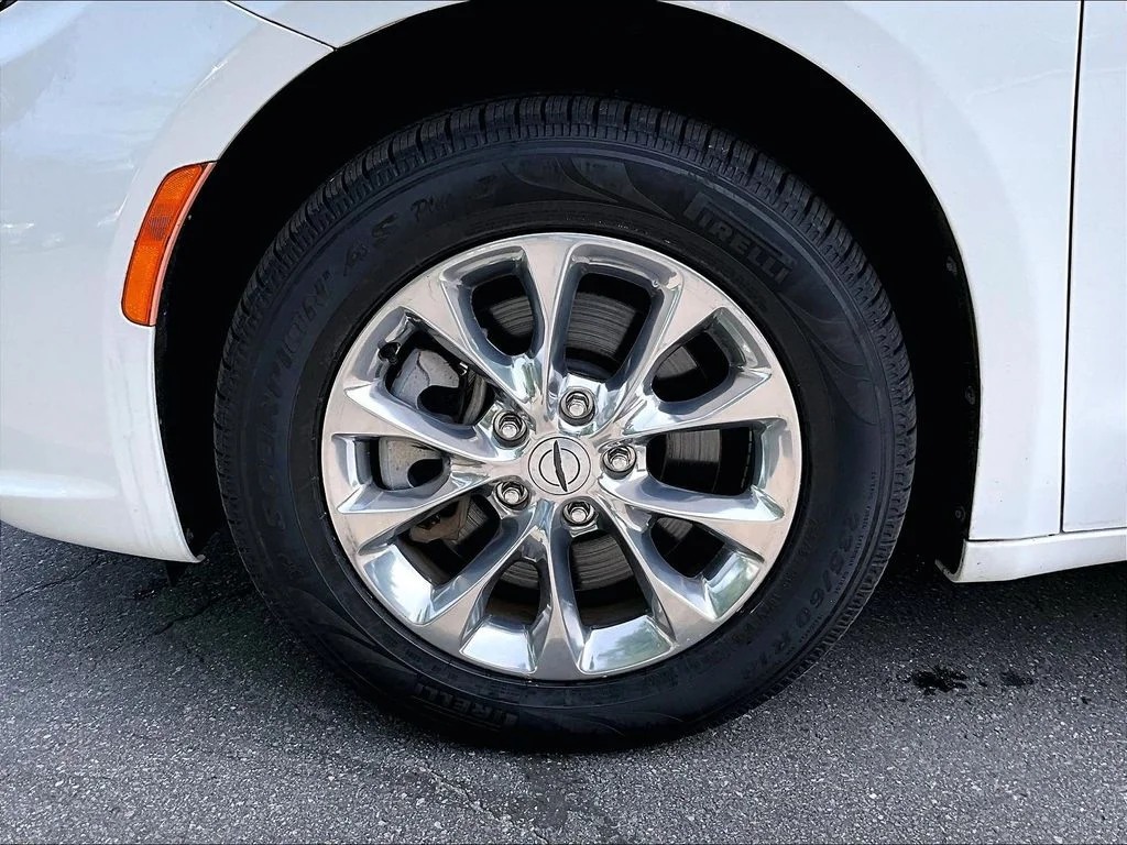 Used 2021 Bright White Clearcoat Chrysler Touring L image 7