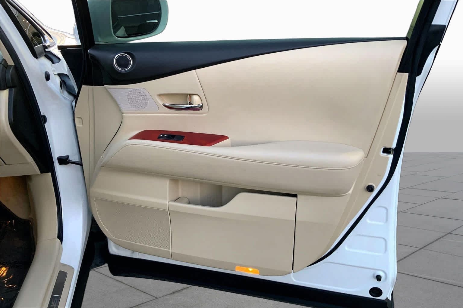 Used 2010 Starfire Pearl Lexus  image 20