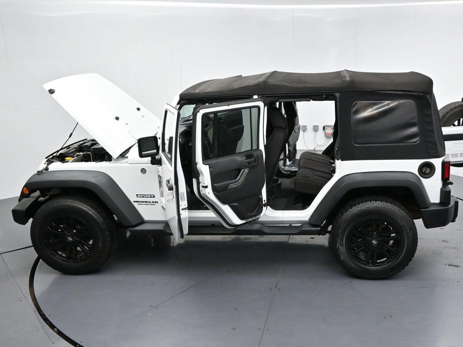 Used 2015 Bright White Clearcoat Jeep Sport image 38