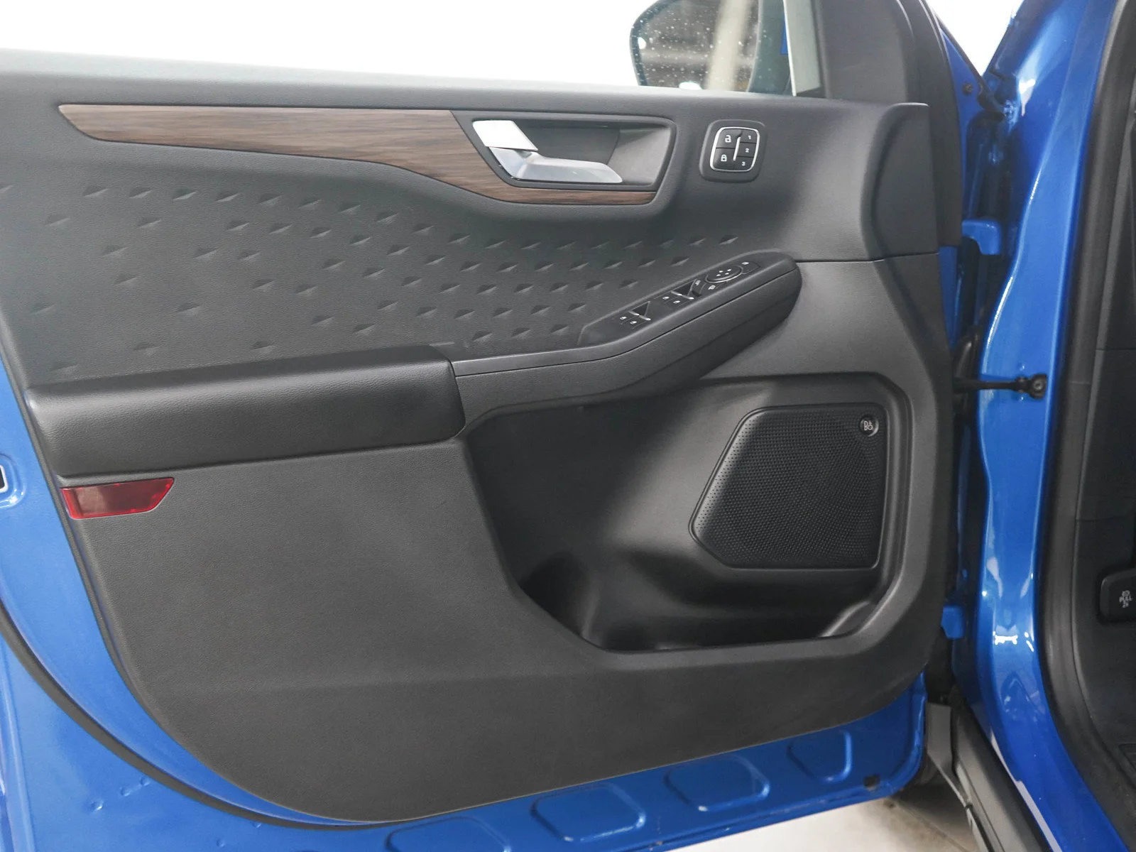 Used 2020 Blue Ford Titanium image 18