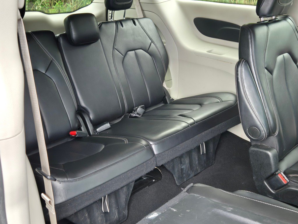2024 Chrysler Pacifica Touring L - Photo 10
