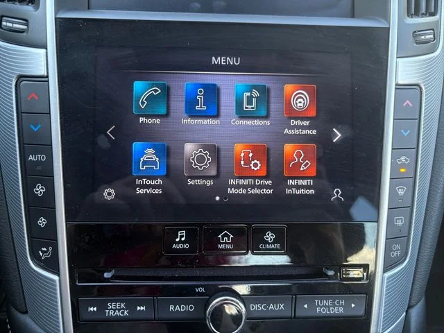 Used 2023 Red INFINITI LUXE image 22