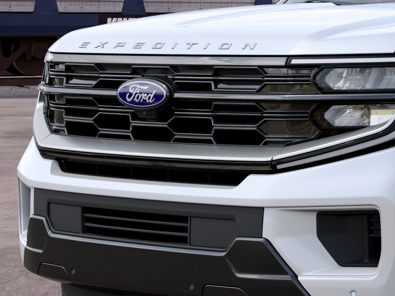 New 2027 Star White Metallic Tri-Coat Ford Platinum image 17
