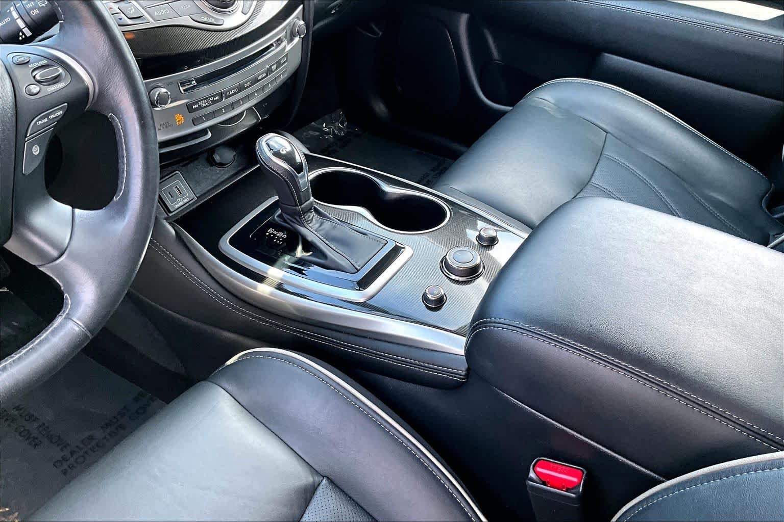 Used 2020 Majestic White INFINITI LUXE image 16