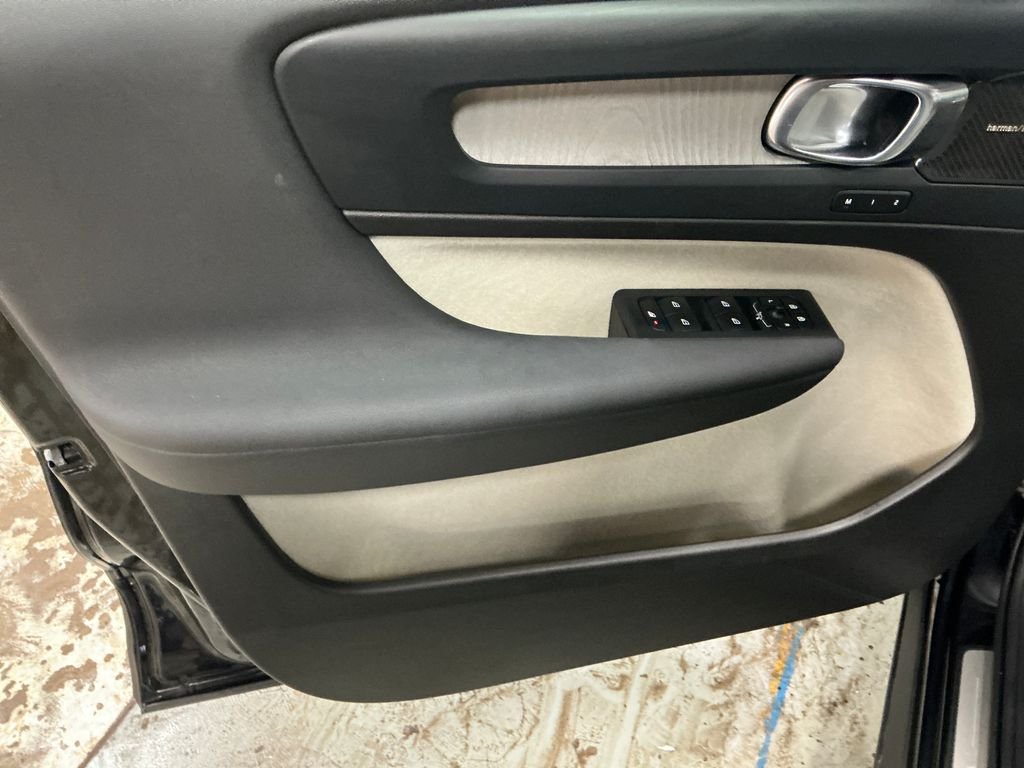 Used 2023 Black Volvo B5 Plus Dark Theme image 15