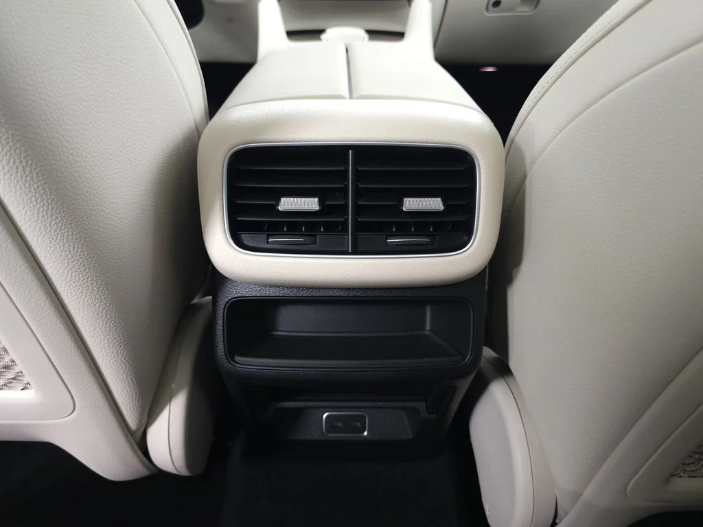 Used 2025 Polar White Mercedes-Benz GLE 450e image 29