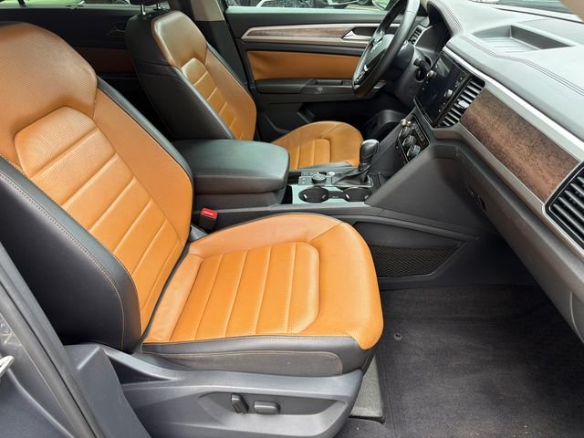 Used 2018 Gray Volkswagen SEL Premium image 13