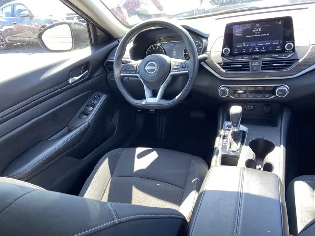 2025 Nissan Altima SV - Photo 14