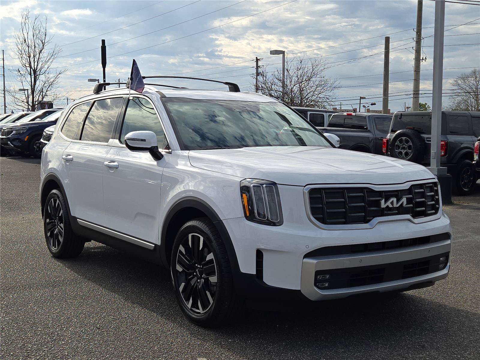 Used 2024 White Kia SX image 3