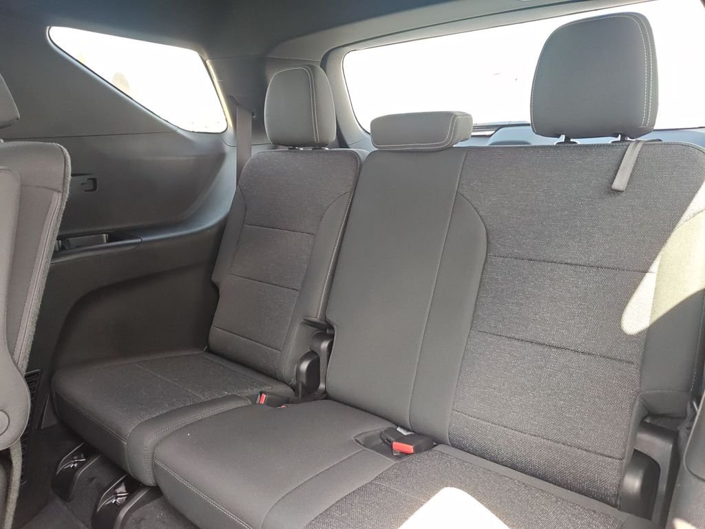 Used 2025 White Chevrolet LT image 25