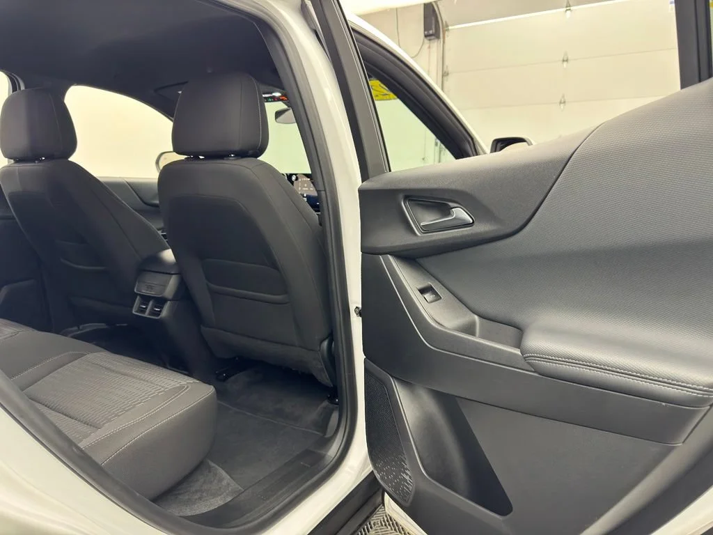 Used 2025 Summit White Chevrolet LT image 34