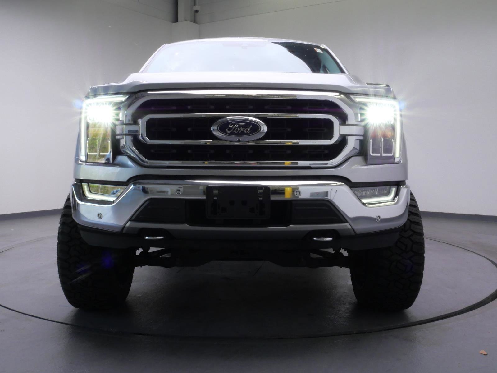 Used 2021  Ford XLT image 2