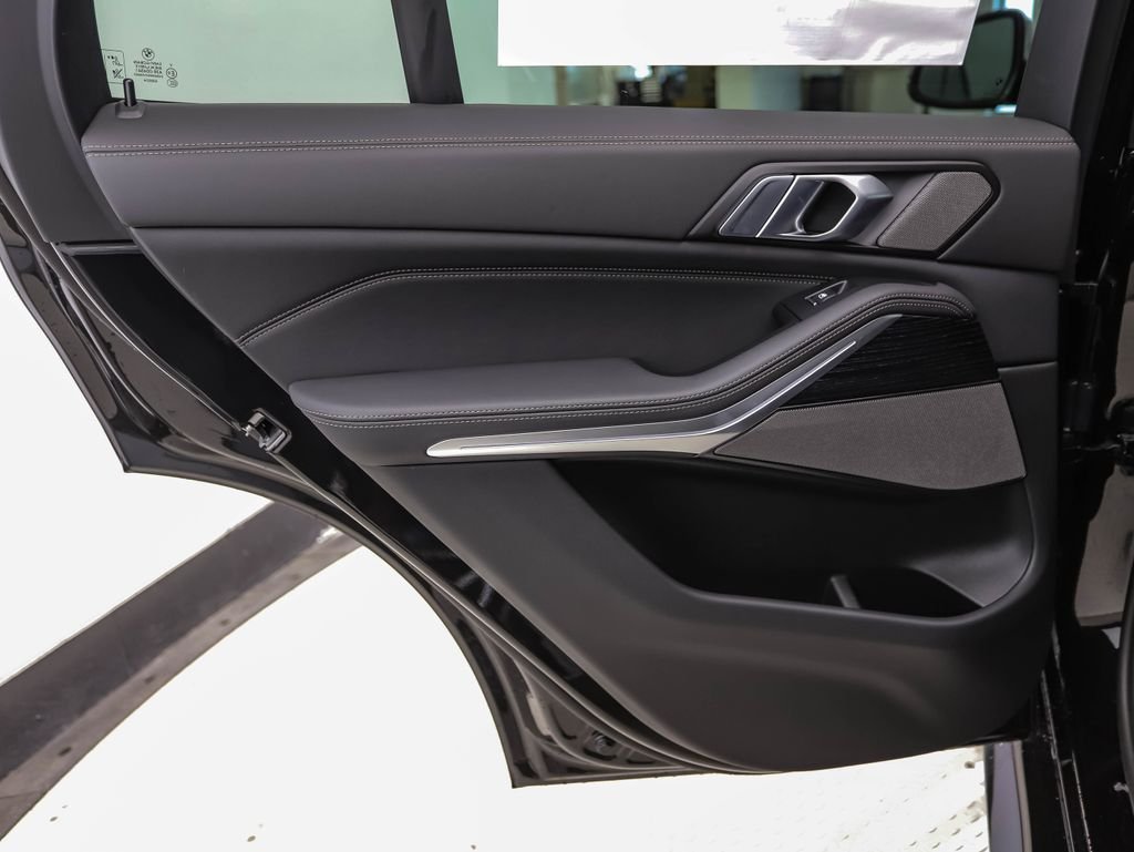 New 2026 Black Sapphire Metallic BMW xDrive40i image 20