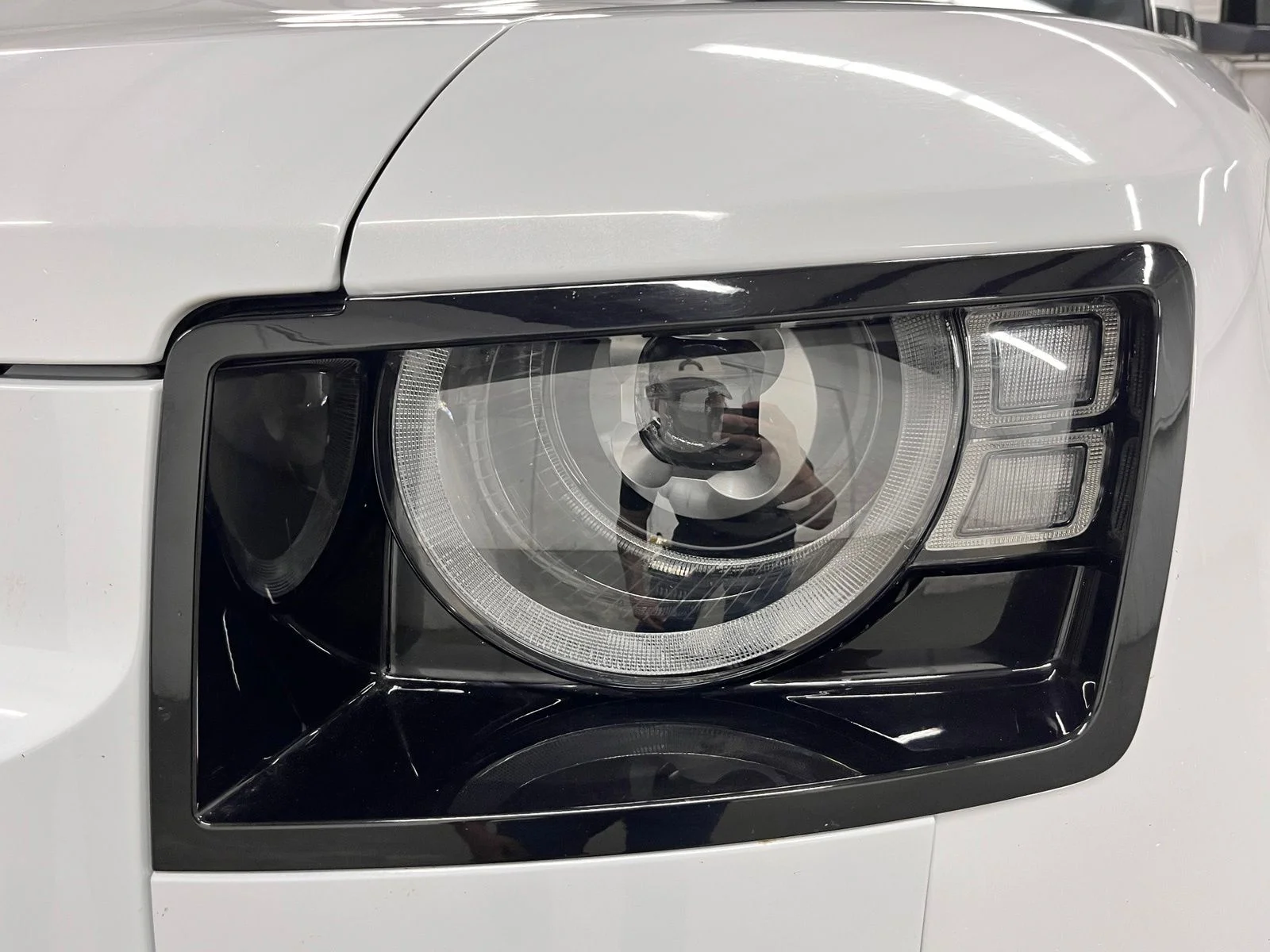 Used 2022  Land Rover S image 9