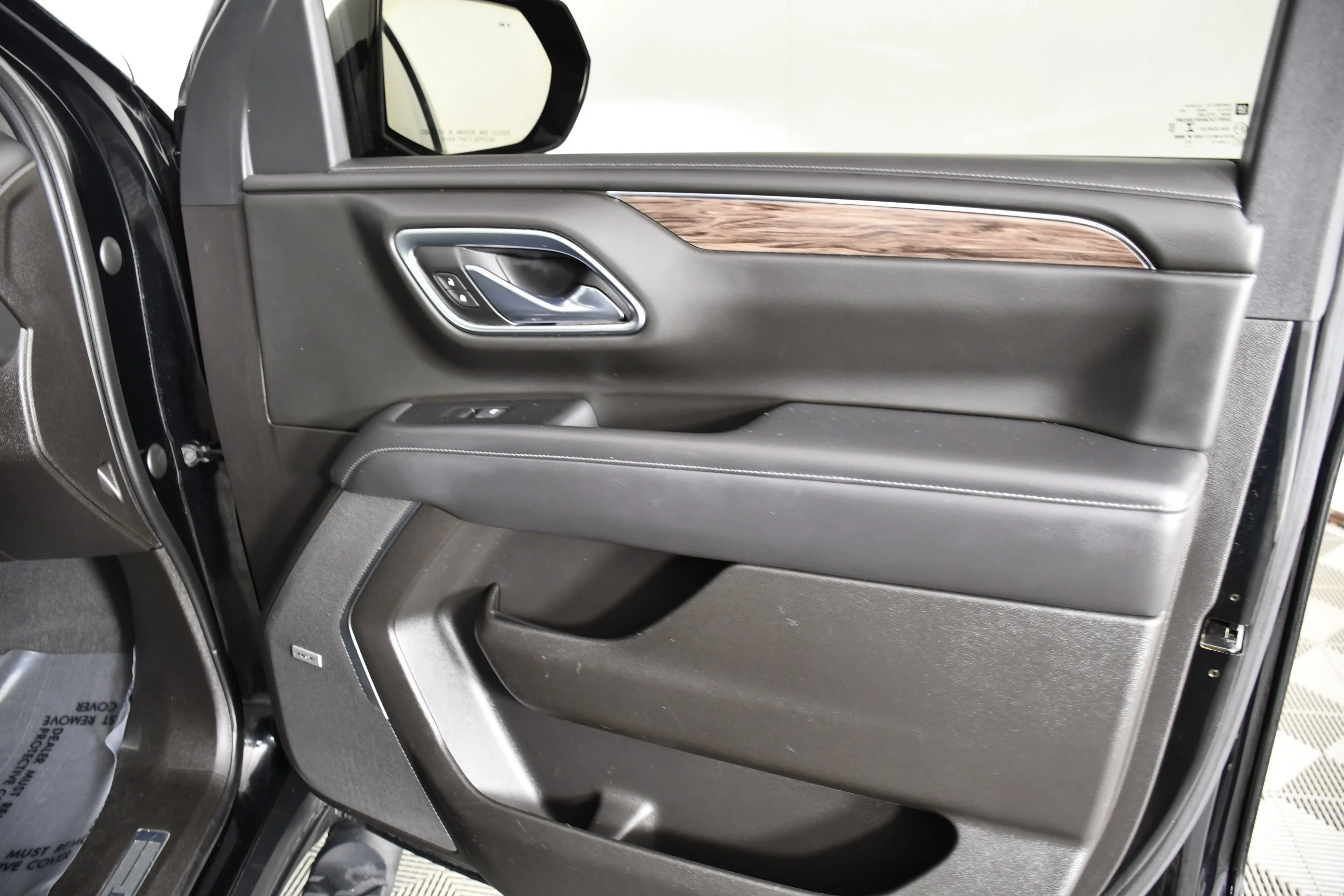 Used 2021 Black Chevrolet Z71 image 44