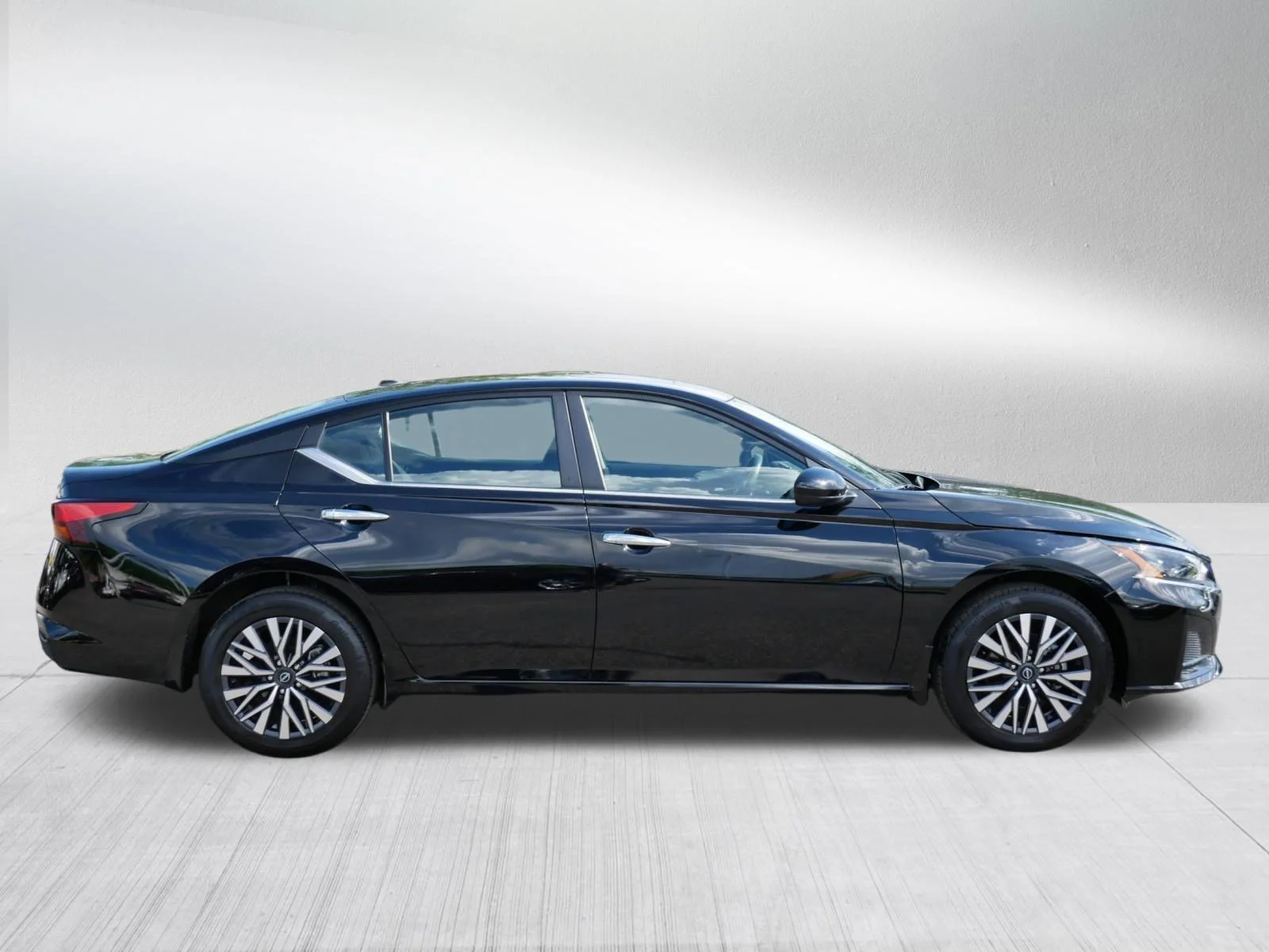 Used 2024 Super Black Nissan 2.5 SV image 8