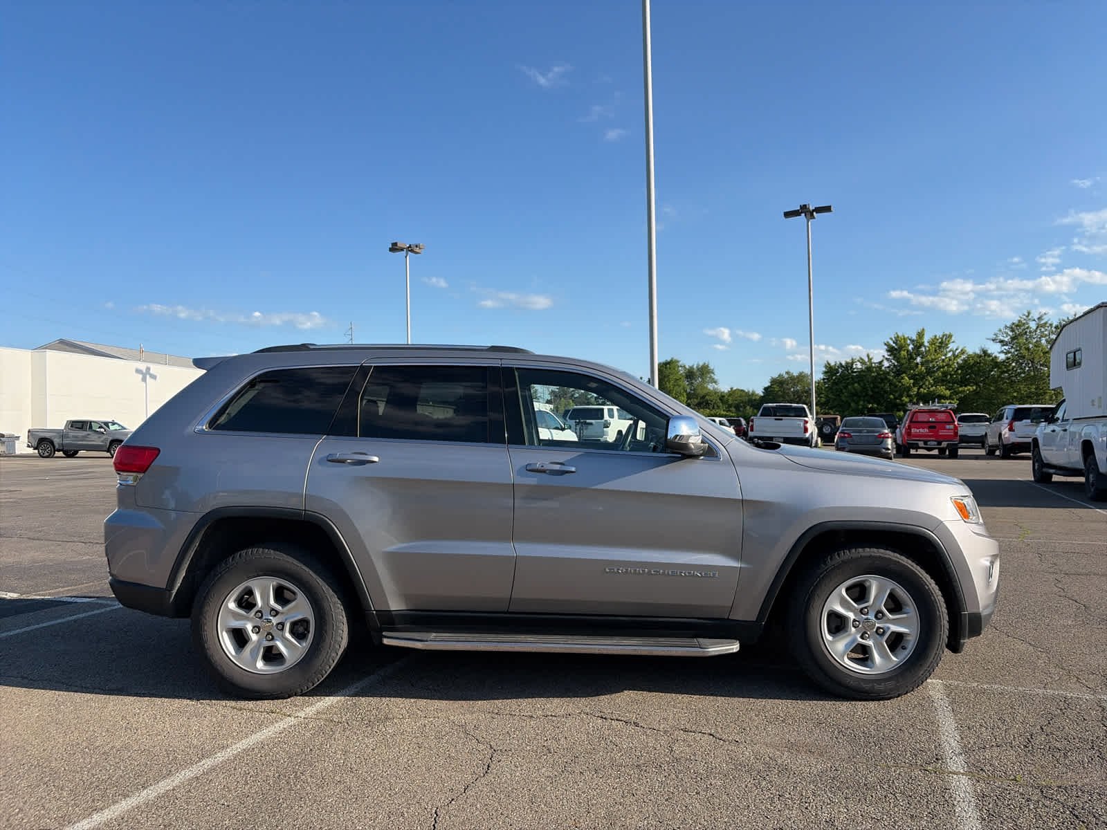 Used 2016 Silver Jeep Laredo image 3