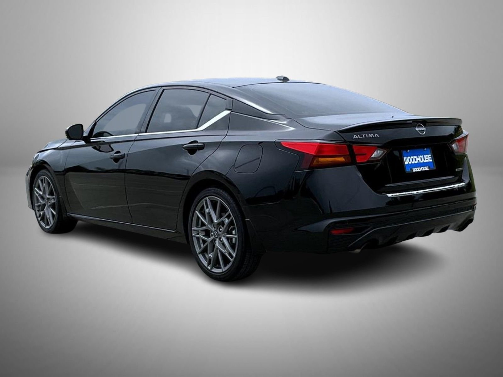 Used 2023 Black Nissan 2.0 SR image 7