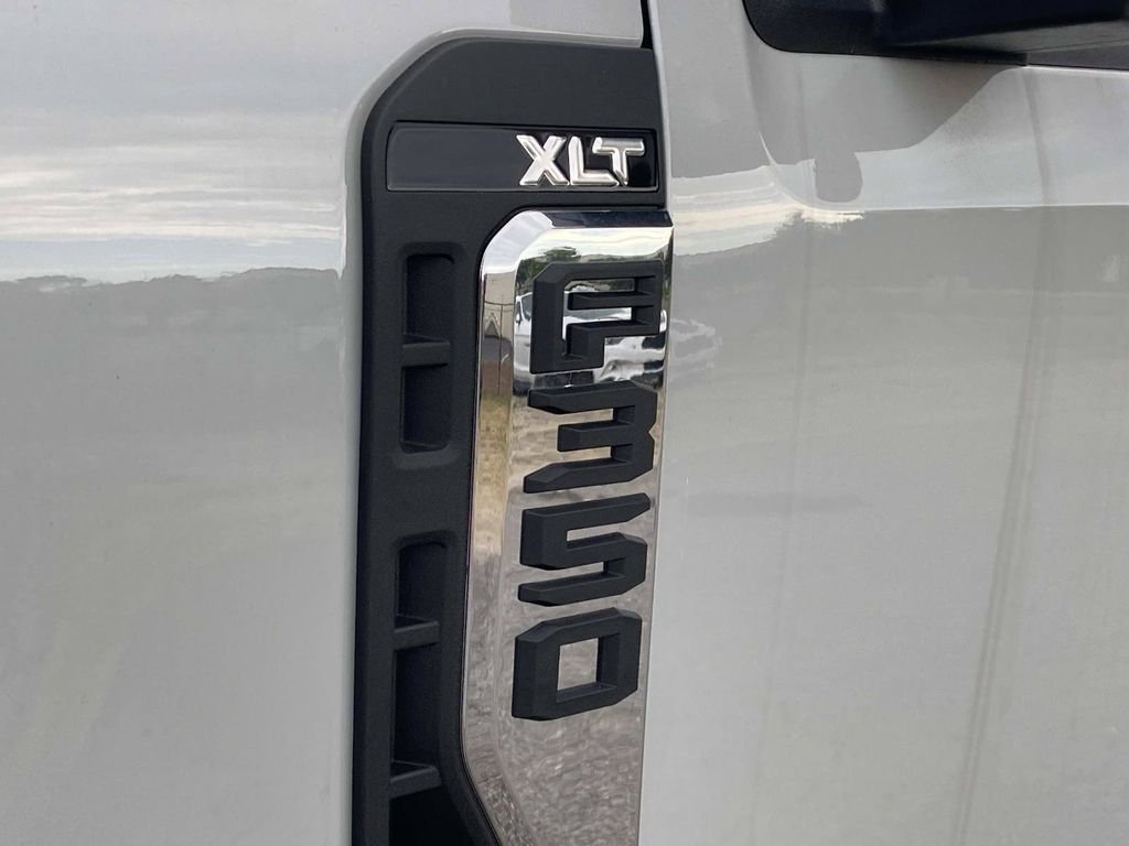 New 2026 Avalanche Ford F-350® XLT image 8