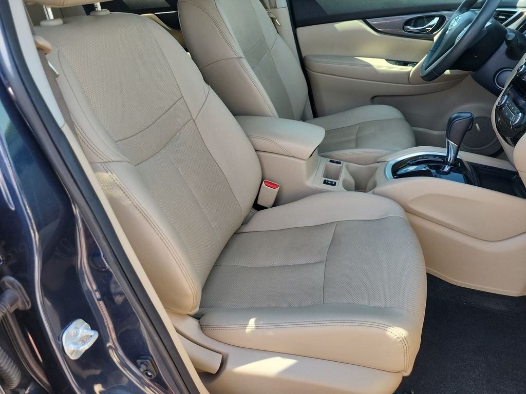 Used 2016 Blue Nissan SL image 22