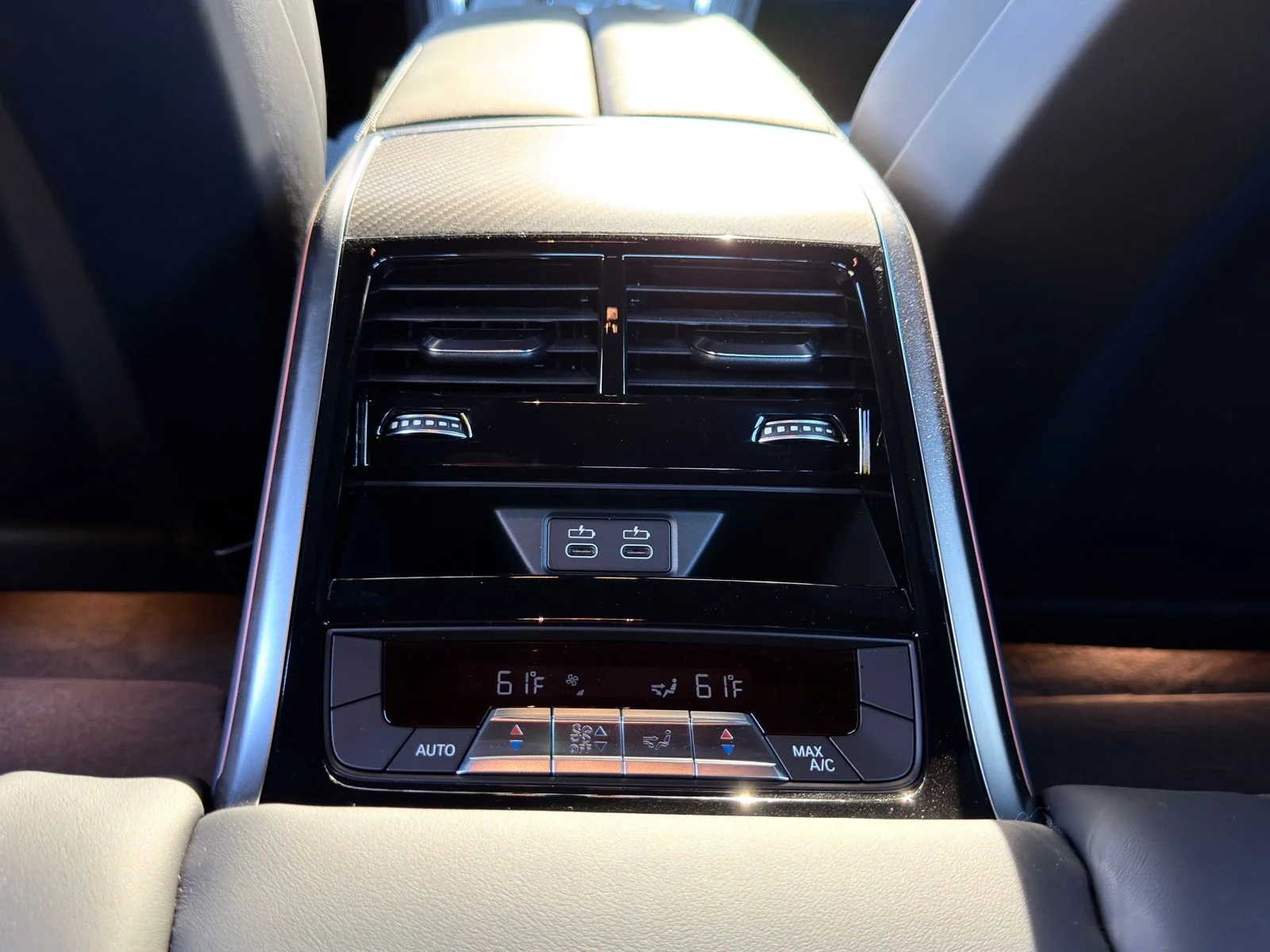2026 BMW 8 Series M850i - Photo 16
