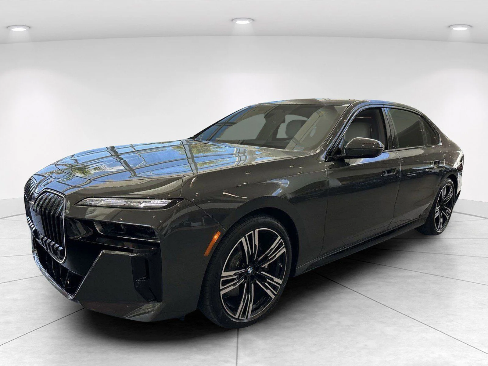 New 2026 Dravit Grey Metallic BMW 760i xDrive image 5