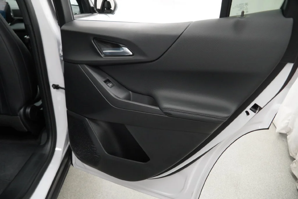 New 2027 Summit White Chevrolet LT image 34