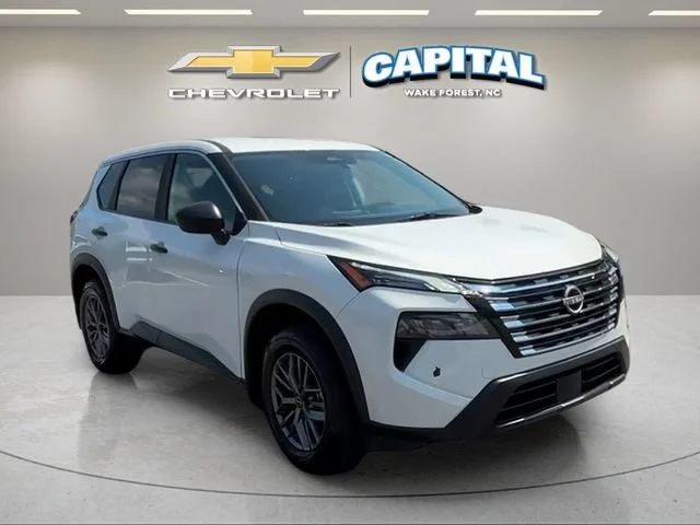 Used 2025 White/off-white Nissan S FWD image 8
