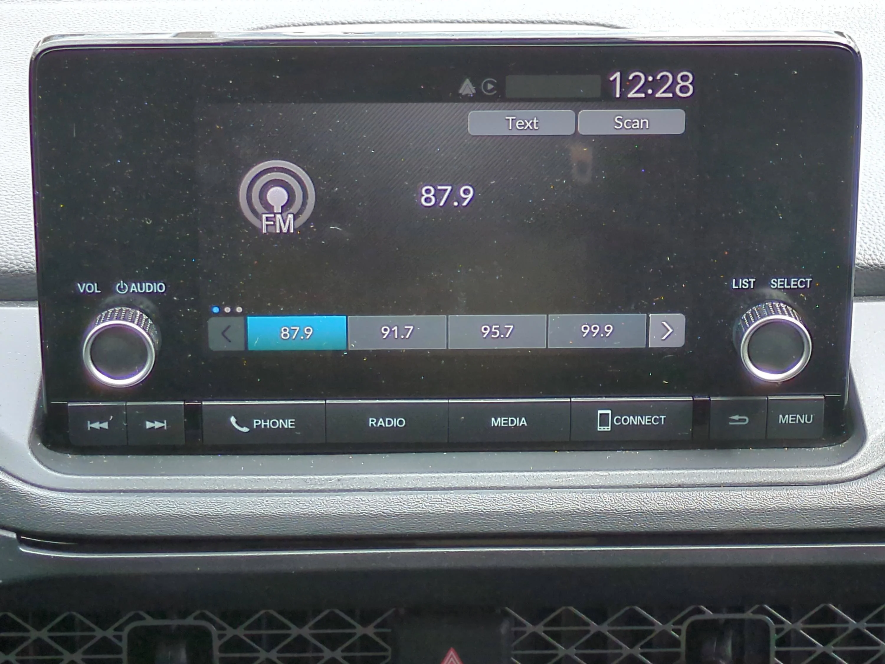 Used 2025 White Honda SE image 16
