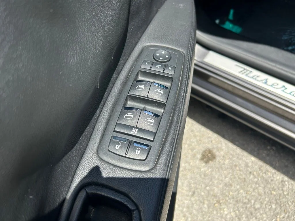 Used 2014 Gray Maserati Base image 39