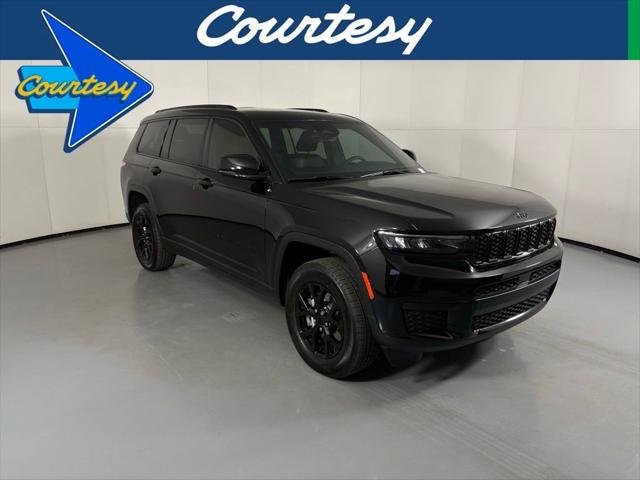 Diamond Black Crystal Pearl-Coat Exterior Paint 2025 Jeep Grand Cherokee L Altitude X 4WD SUV / Crossover Four-Wheel Drive 8-Speed Automatic