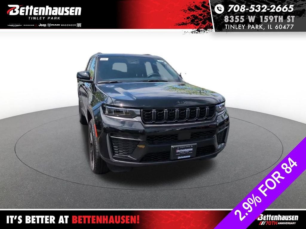 New 2026 Diamond Black Crystal Pearlcoat Jeep Altitude image 4