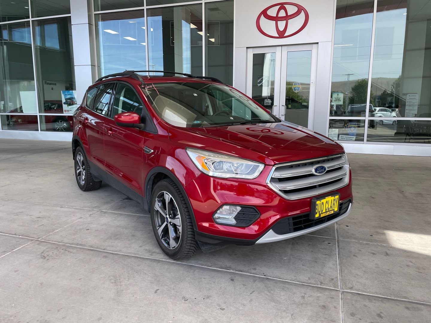 Used 2018 Red Ford SEL image 1