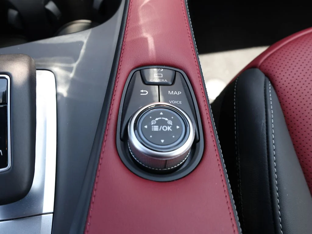 Certified Used 2025 Gray INFINITI SPORT image 29