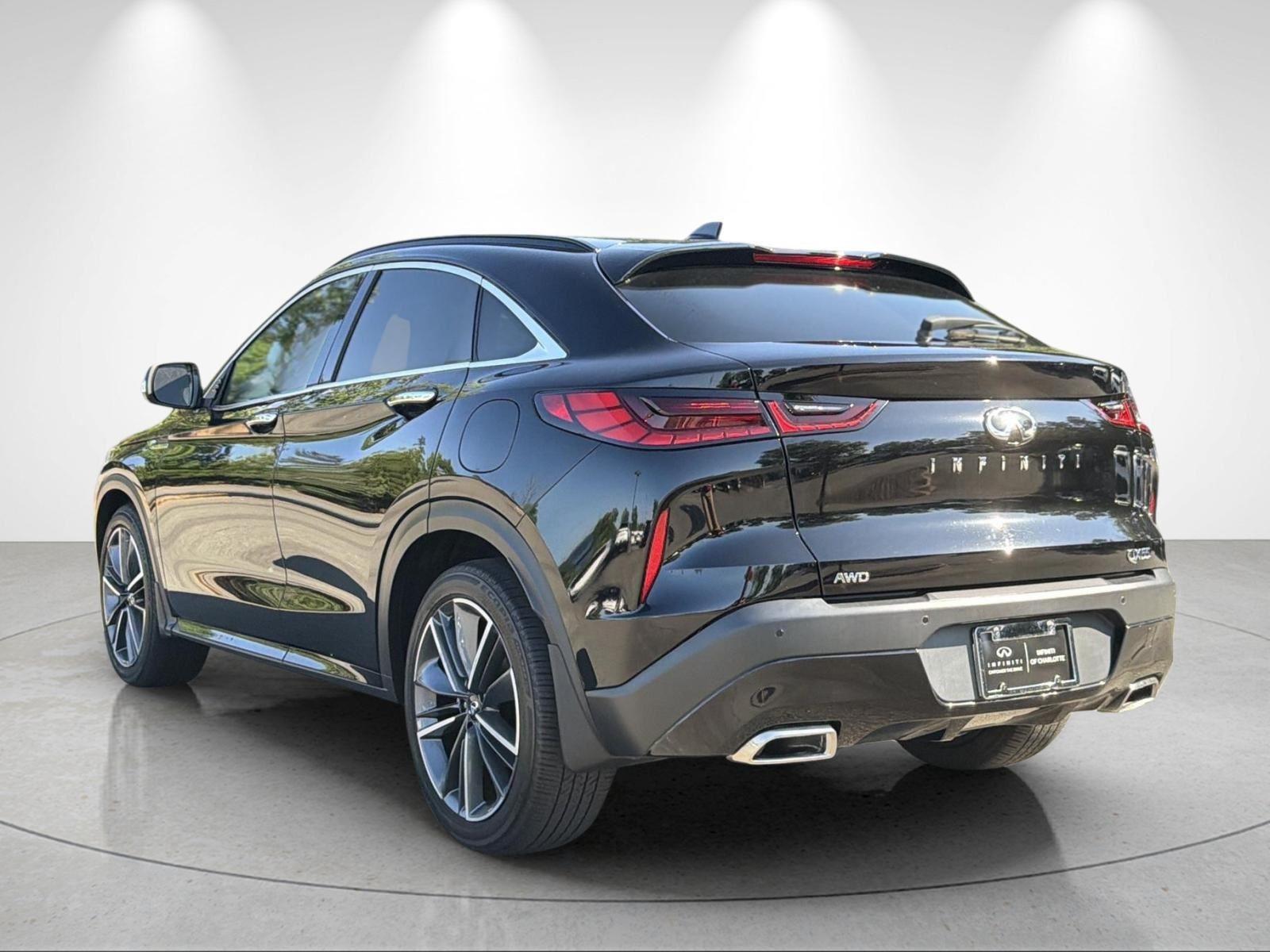 Used 2025 Black Obsidian INFINITI LUXE image 3
