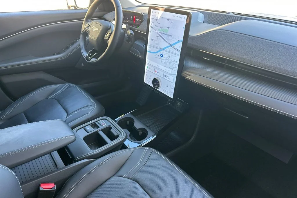 Used 2025 White Metallic Ford Premium image 17