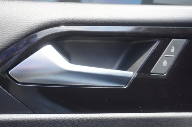 Used 2025  Volkswagen Autobahn image 15