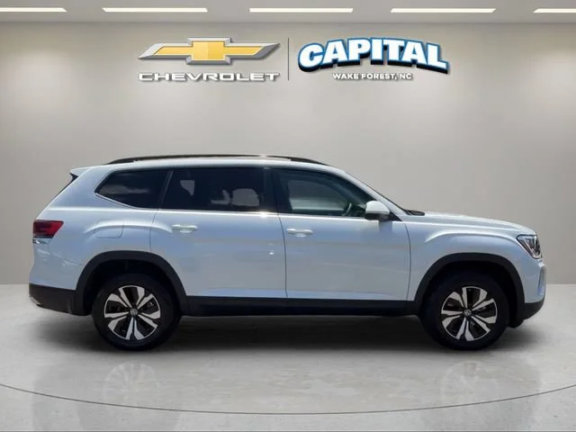 Used 2026 White/off-white Volkswagen SE image 6