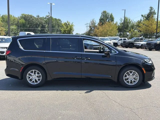 Used 2024 Black Chrysler Touring L image 14