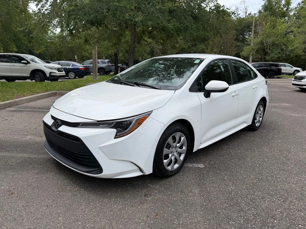 Used 2024 Ice Toyota LE image 3
