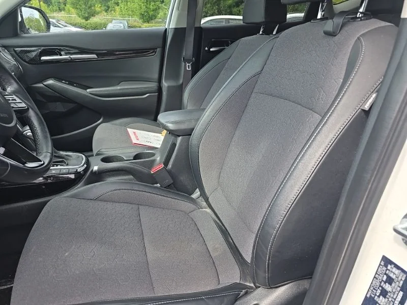 Used 2024 White Kia S image 11
