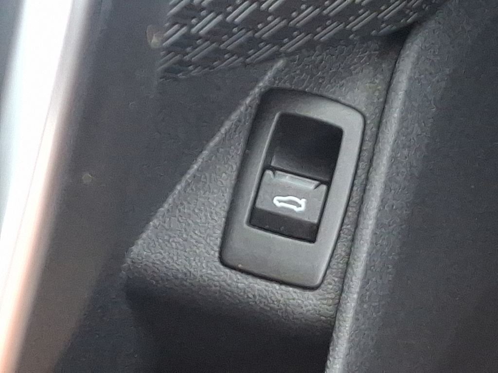 Certified Used 2025 Black Sapphire Metallic BMW xDrive28i image 27