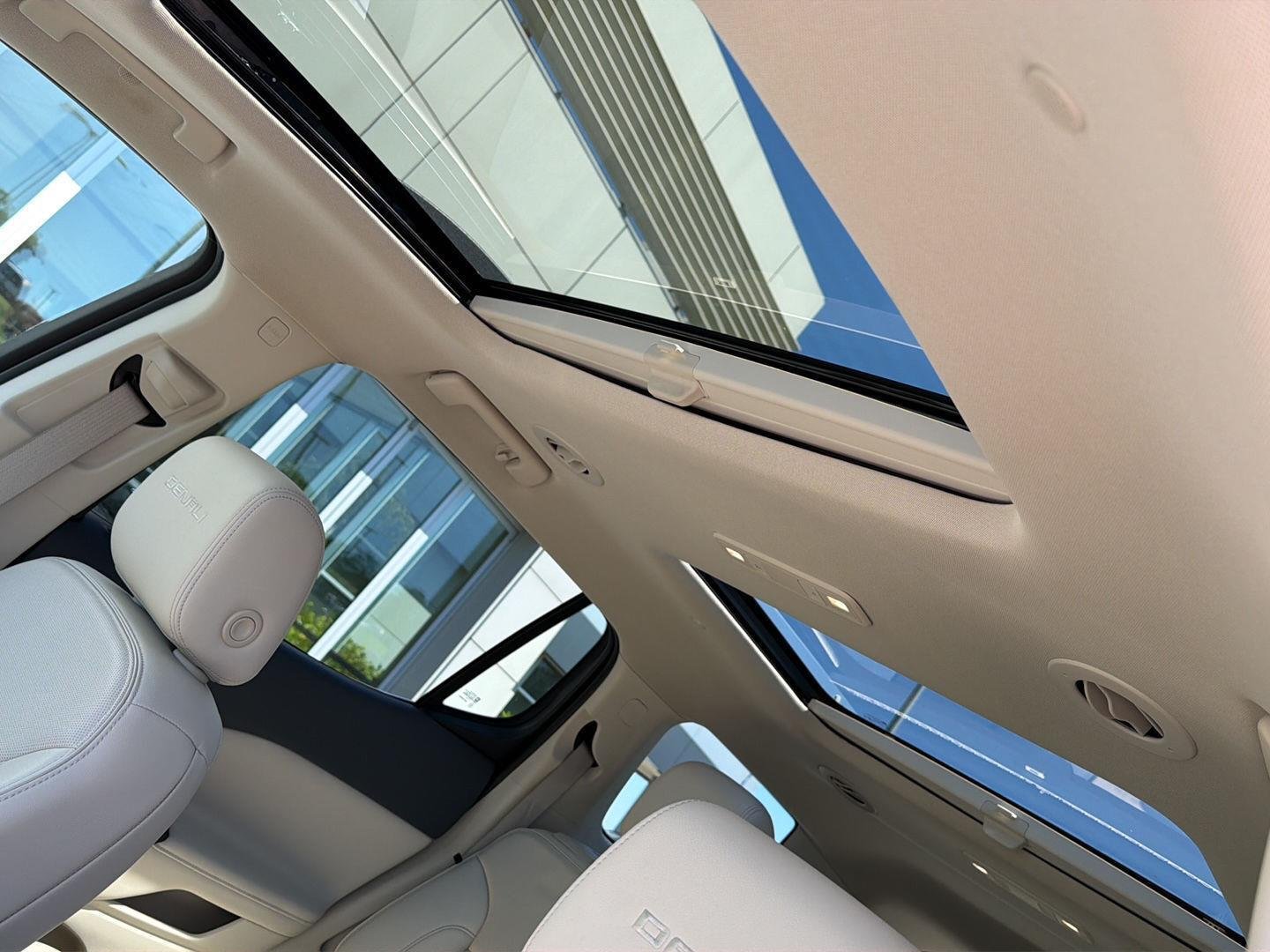 Used 2023 White Frost Tricoat GMC Denali image 34