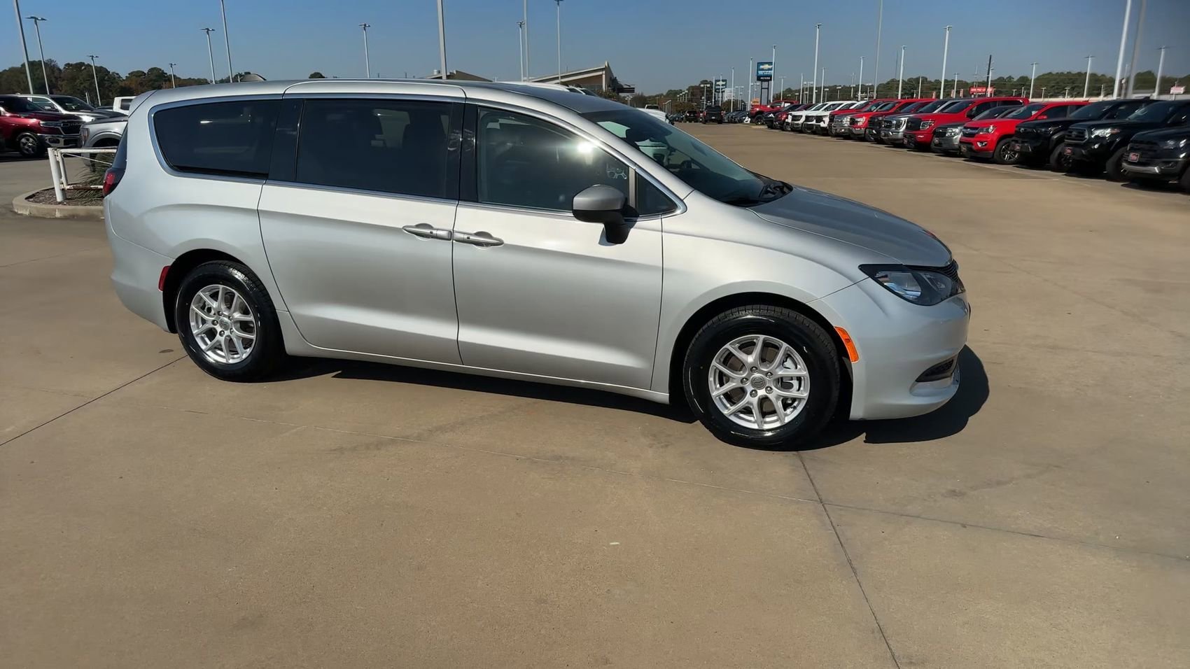 2023 Chrysler Voyager LX photo 2