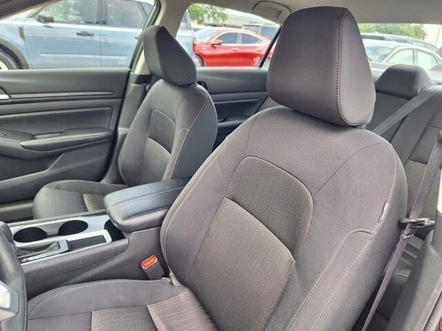 Used 2024 Super Black Nissan 2.5 SV image 11