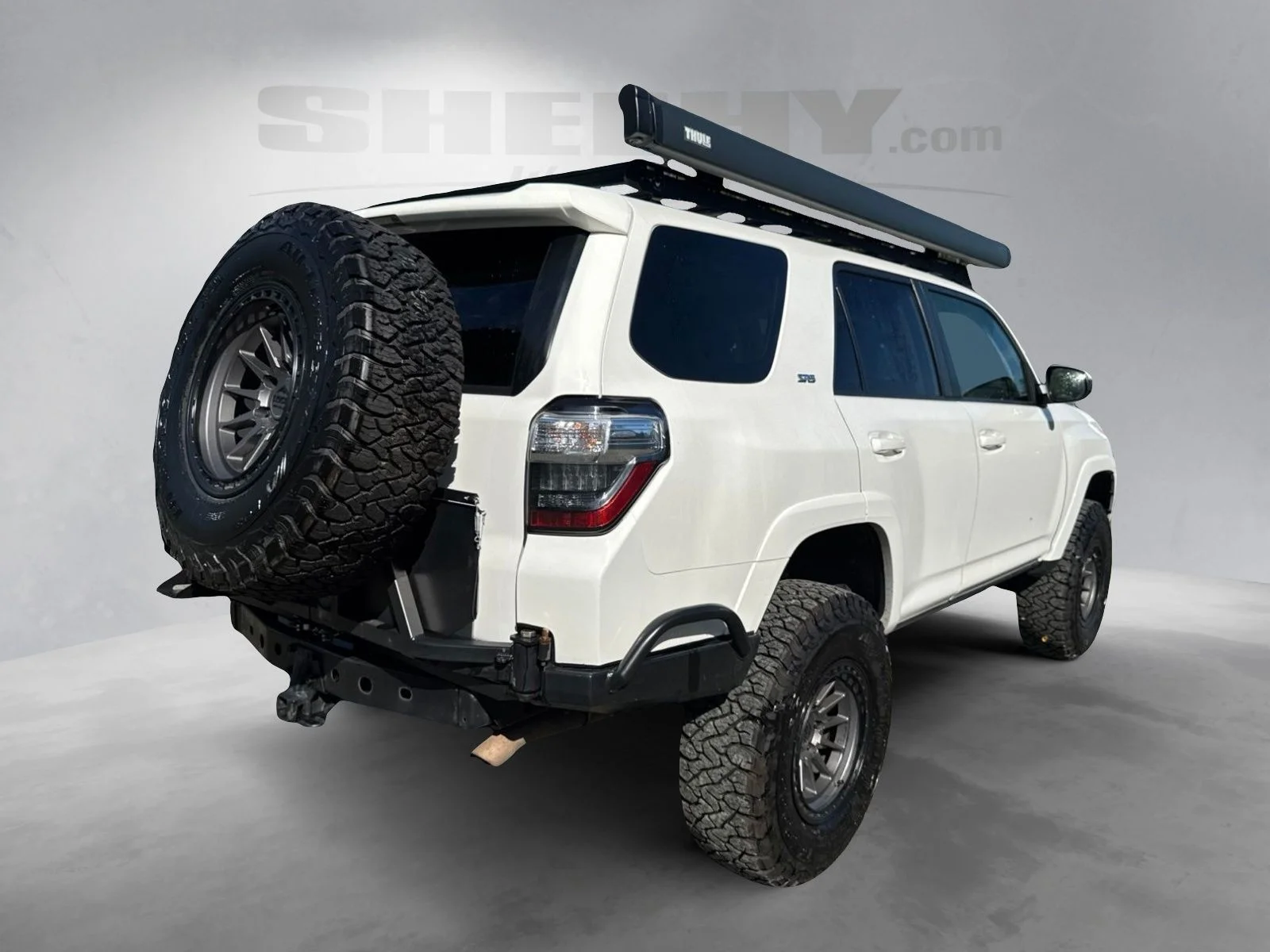 Used 2018 Super White Toyota SR5 image 12