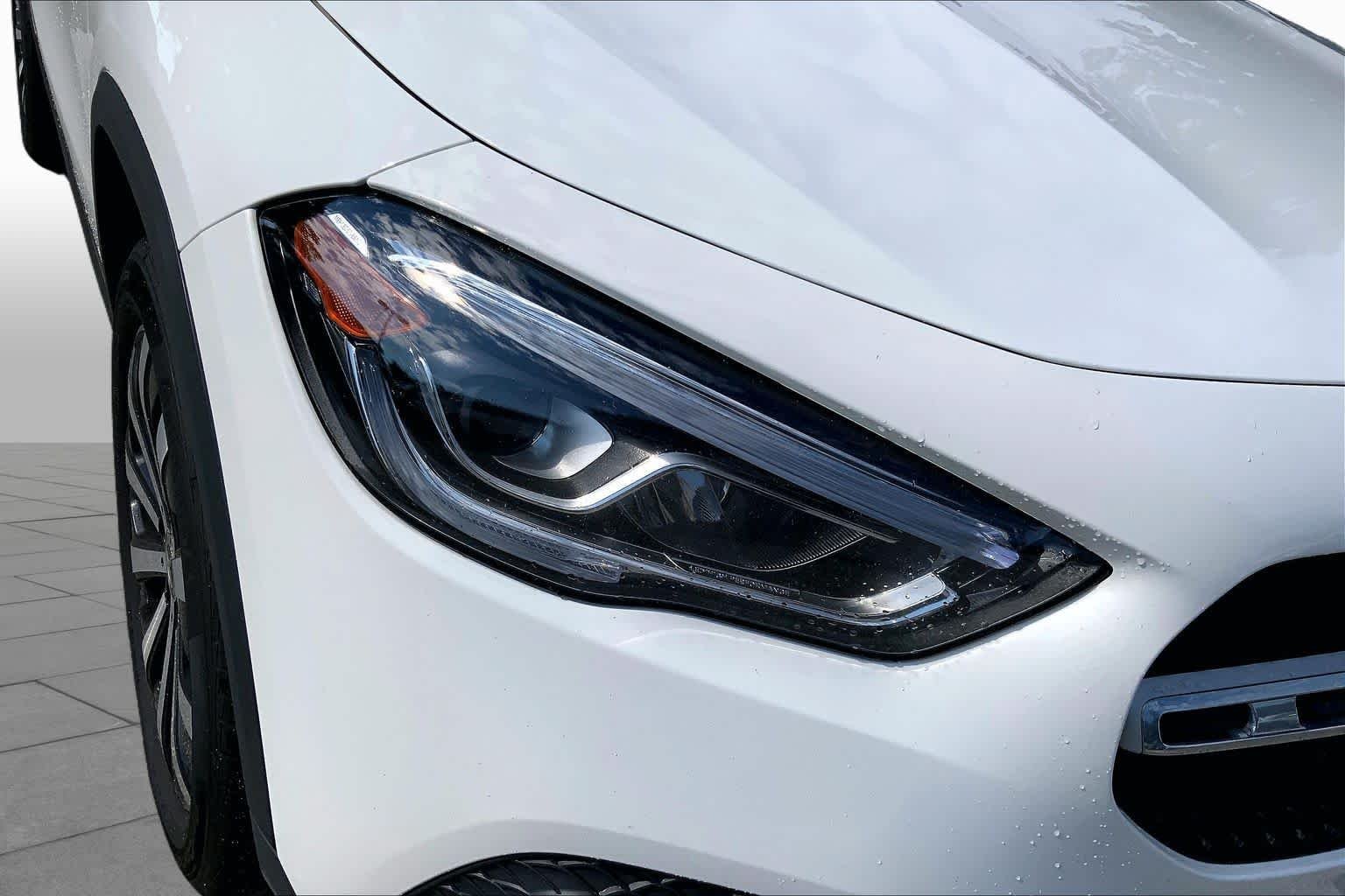 Used 2022 Polar White Mercedes-Benz GLA 250 image 27