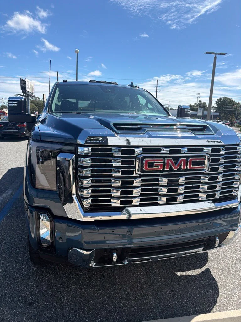 Used 2025 Blue GMC Denali image 12