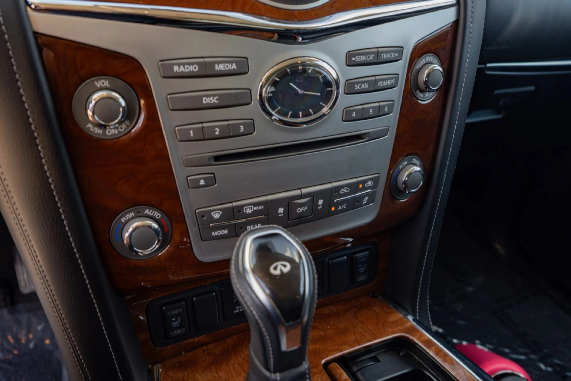 Used 2019 Silver INFINITI LUXE image 13