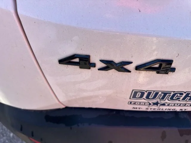 Used 2018 White Jeep Latitude image 13